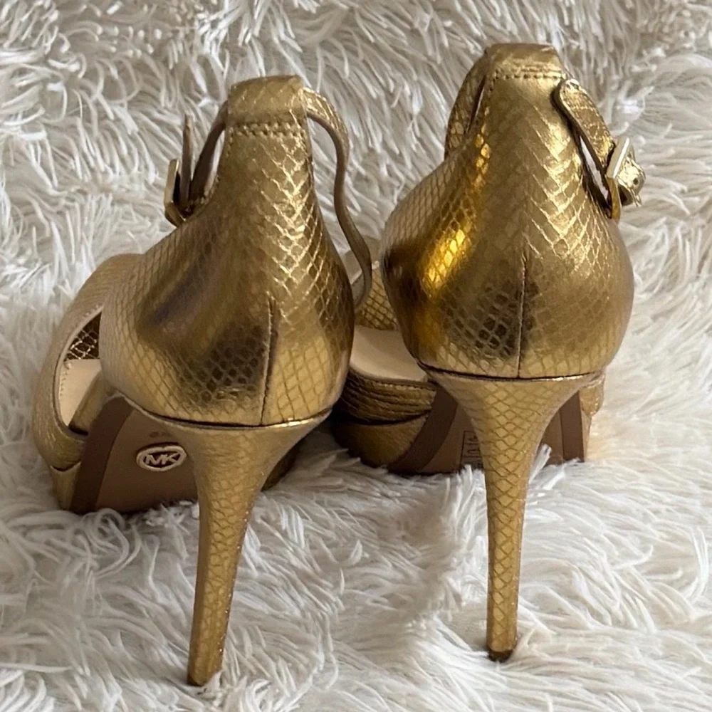 MICHAEL Michael Kors Tiegan Metallic Embossed Dress Sandals In Gold Size 6.5